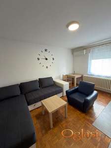 NAMESTEN JEDNOIPOSOBAN STAN PREKO PUTA SAJMA